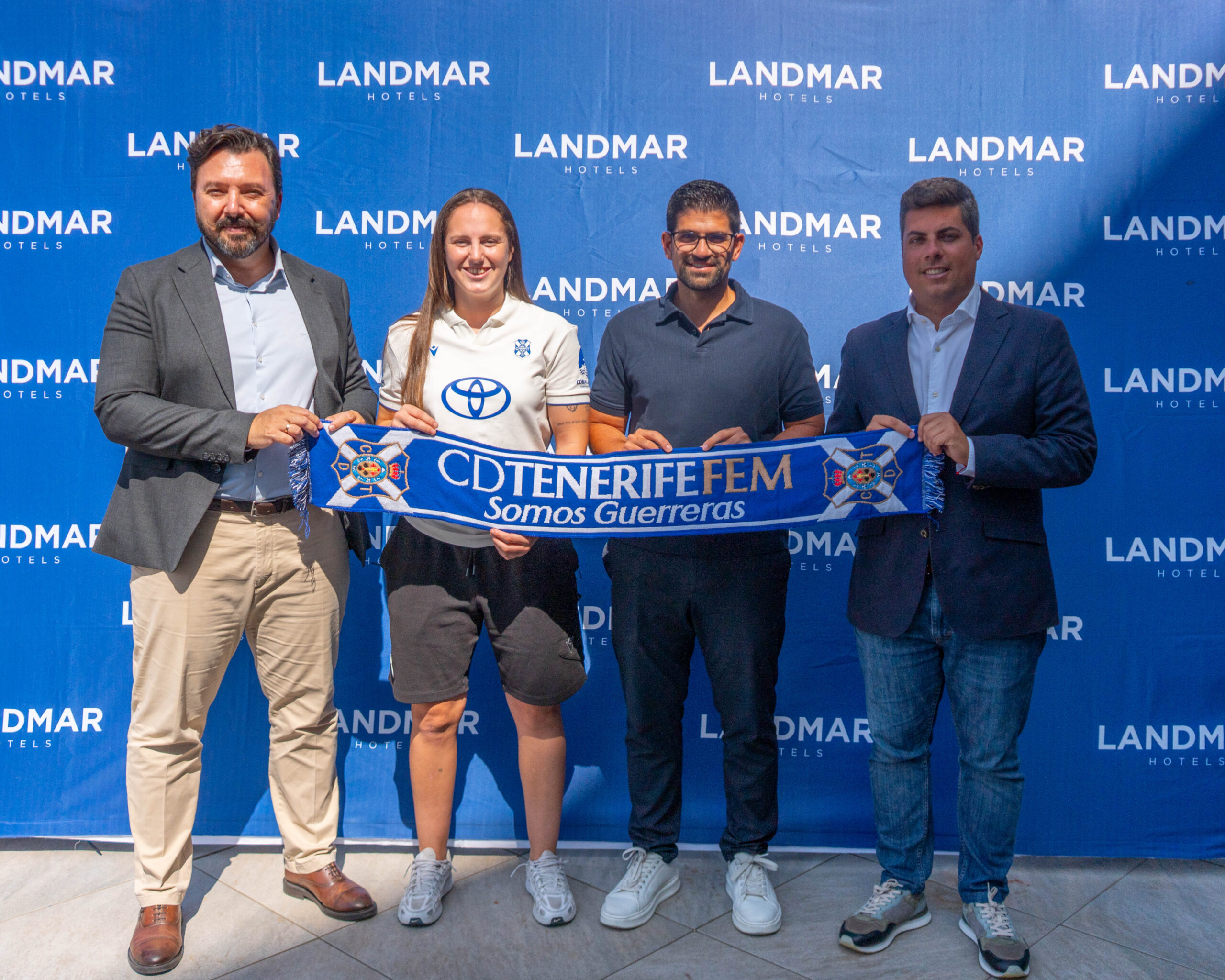 Érika González durante su presentación junto a representantes del Costa Adeje Tenerife y Landmar Hotels